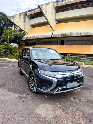 MITSUBISHI OUTLANDER 2.2 MIVEC DI-D DIESEL HPE-S AWD AUTOMÁTICO MITSUBISHI OUTLANDER 2.2 MIVEC DI-D DIESEL HPE-S AWD AUTOMÁTICO